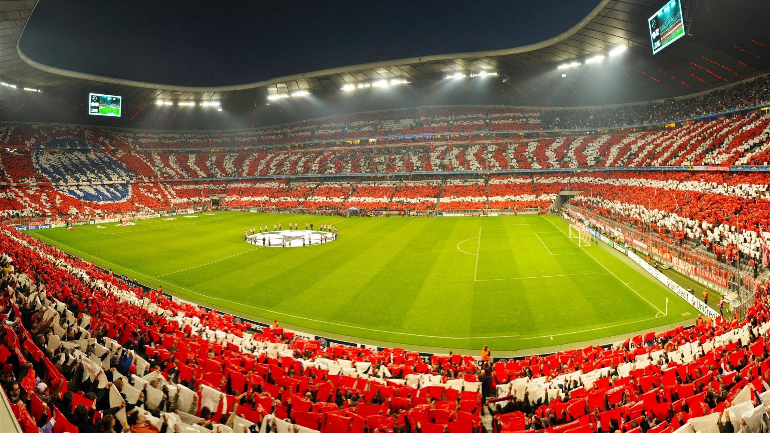 梅西第七次捧起金球奖 刷新历史纪录再创足坛传奇